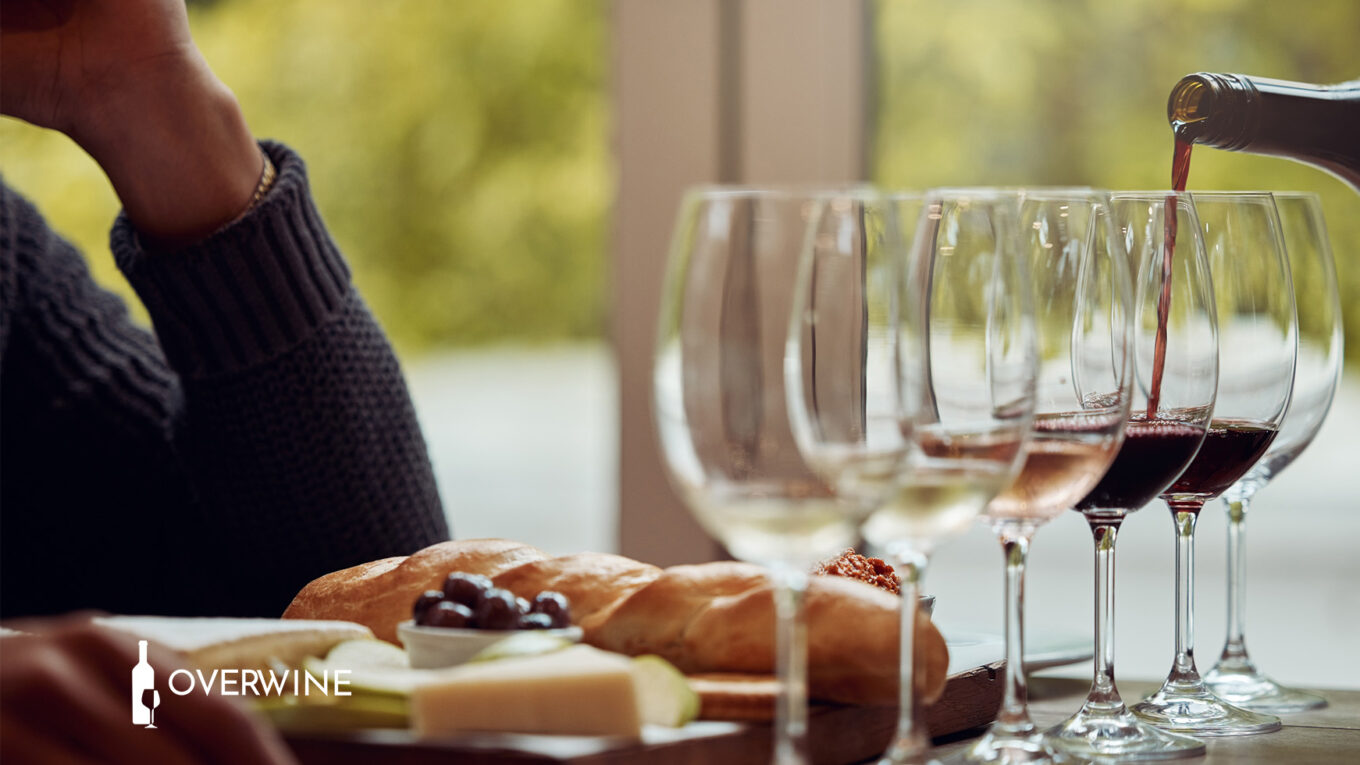 Qual a ordem correta para servir harmonizações com vinhos?